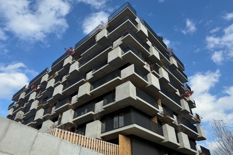 Zámočnícka výroba na mieru / Zahradzovacie stĺpiky Obchodná - foto